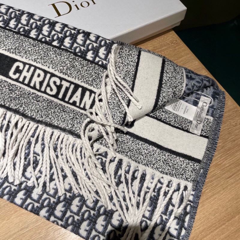 CHRISTIAN DIOR